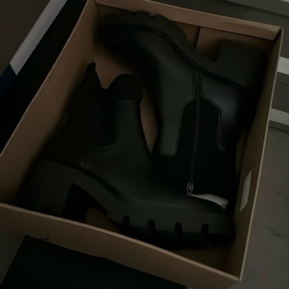 Bar III Versuz Lug-Sole Booties - Picture 2 of 7